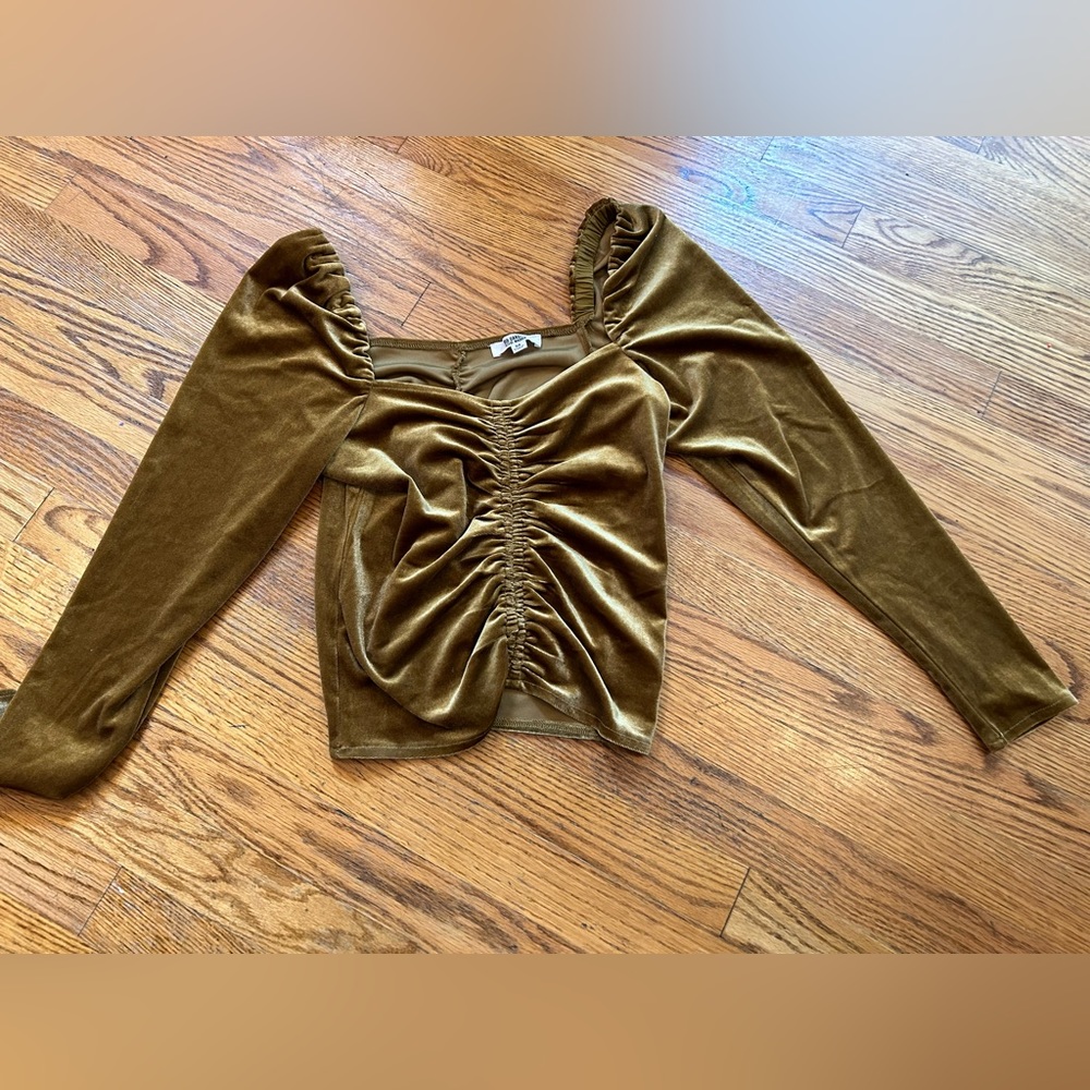 BB Dakota Steve Madden velvet top size medium in perfect condition.